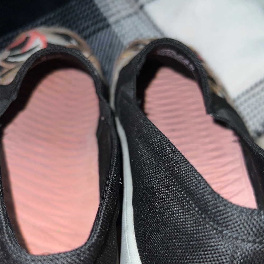 BARETRAPS Bonaire Women's Slip- on Black W/ Peach Embroidery Shoes Sz. 6 1/2 M - Picture 3 of 8